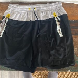 Shorts pocket needs to be fixed